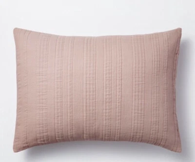 THRESHOLD STUDIO McGEE Rubor Rosa Rayas Estándar Matelasse Cobertor Falso NUEVO Foto 1 de 3