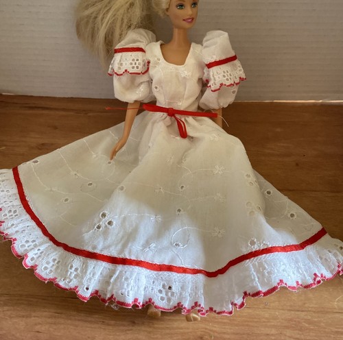 VETEMENTS Splendido abito Barbie vintage fatto a mano stile vittoriano molti dettagli.