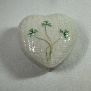 Belleek Irland Kleeblatt Kylemore Schmuckschatulle Korbgeflecht Herzform Deckel - Bild 1 von 9