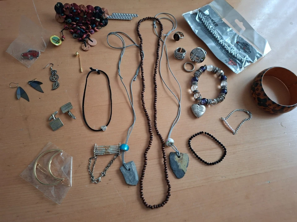 KONVOLUT ALTER MODESCHMUCK - gesamt 25 Teile, Ohrclips, Ketten,  Armbänder, Ring - Bild 1 von 1