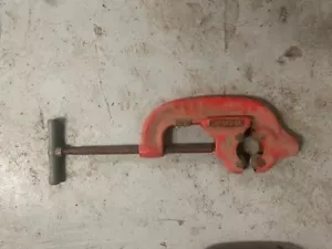 Ridgid No. 44-S Heavy Duty Four Wheel Pipe Cutter 2-1/2" to 4" Pipe - Picture 1 of 2