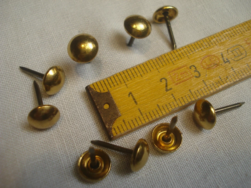 Clous de tapissier (100) en LAITON MASSIF Ø 7,5 mm, brass nails (réf Q4) - Imagen 1 de 1