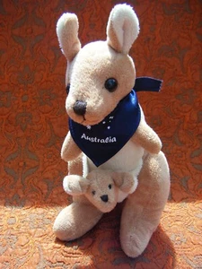 Australia Kangaroo & Joey soft Toy 9” sitting approx B104 - Picture 1 of 3