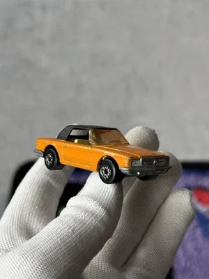 Mini coche de juguete amarillo producto Lesney Mercedes 350SL Matchbox 1973 vintage Foto 1 de 4