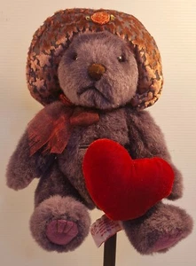 Oso de peluche Russ Berrie púrpura - con arco de corazón de amor holandés y sombrero juguete de peluche - Imagen 1 de 10