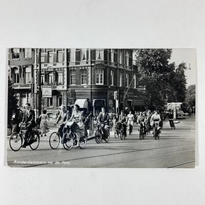 Vintage Amsterdammers op de Fiets RPPC Postcard, Netherlands People on Bikes - Picture 1 of 8