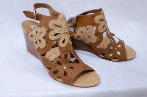 XOXO Women's Serena Flower Power Faux Leather Platform Sandals Size 7 - Picture 1 of 10