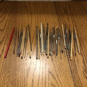 Lot Of 45  Knitting Needles  Metal/plastic Various Sizes - Picture 1 of 7