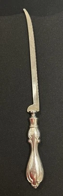 Cuchillo de pescado de hoja dentada con mango de plata de ley Foto 1 de 4