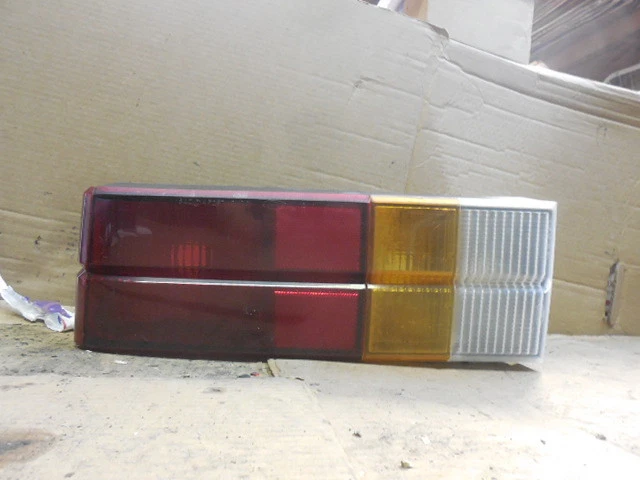 Luz trasera izquierda Ford Escort 1981-1985 13441-BA  Foto 1 de 4