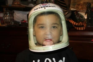 Vintage IDEAL Astronaut Helmet Col McCauley Men Into Space 1960 - Picture 1 of 12