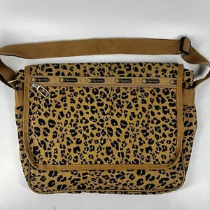 Bolso Bandolera Usado en Excelente Condición LeSportsac Vintage Mensajero de Viaje Laptop Leopardo Nylon - Imagen 1 de 5
