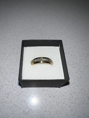 Anillo de diamantes de oro amarillo de 10K para hombre Foto 1 de 4
