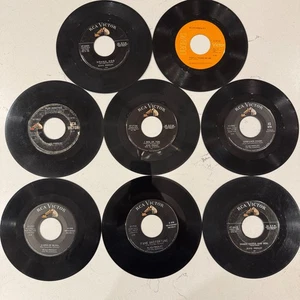 Elvis Presley Lot of 8 RCA Victor 45s Hound Dog Suspicious Minds Stuck On You - Foto 1 di 7
