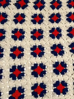 Manta Bebé Abuela Afgana Crochet Cuadrados De Colección Blanca, Roja y Azul Floral 36x36 Foto 1 de 4