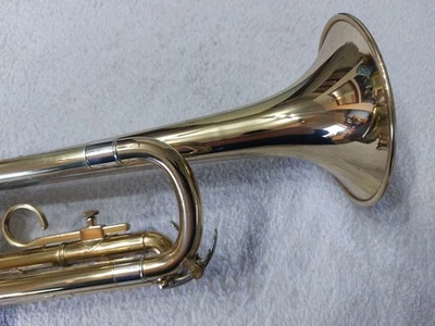Bb Reynolds Medalist Trumpet with original case and mouthpiece. Great condition. - Image 1 of 4