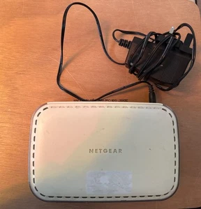 Netgear FS608 v3 10/100 Mbps 8 port switch - Power Cable - Ethernet Cables - Picture 1 of 5