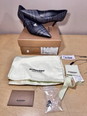 Burberry Aubri 55 Pump Tacón Carbón *Caja Dañada* Mujer EE. UU. Talla 8 Foto 1 de 4