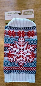 LAKE & TRAIL SNOWFLAKE DOG APPAREL SWEATER CHRISTMAS X-SMALL XS NEW 5-10 LBS - Picture 1 of 4