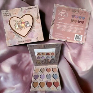 EDIZIONE LIMITATA!! Disney Winnie The Pooh Palette di ombretti a forma di cuore NUOVA!! - Foto 1 di 16