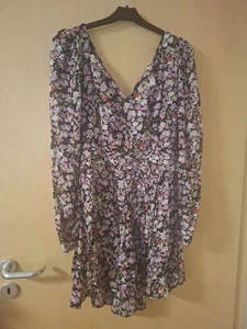 NEU! - Amisu - toller, leichter Jumpsuit - kurz - Blumen - lila - Gr. 38 - Bild 1 von 3