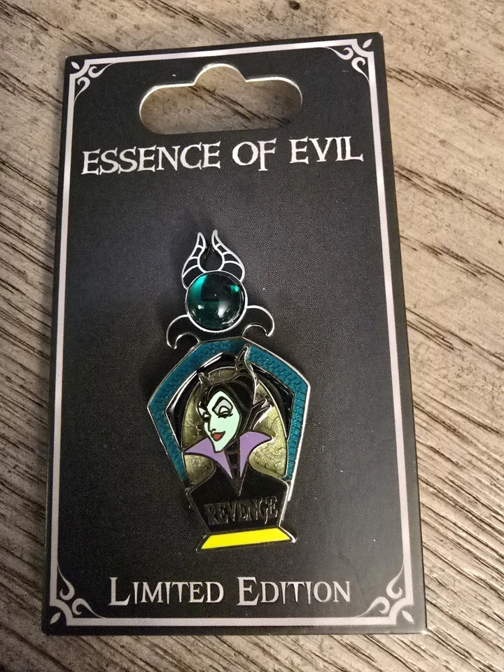 迪士尼Essence of Evil香水复仇Maleficent珠宝3D徽章LE 3000全新 — 第 1/1 张图片