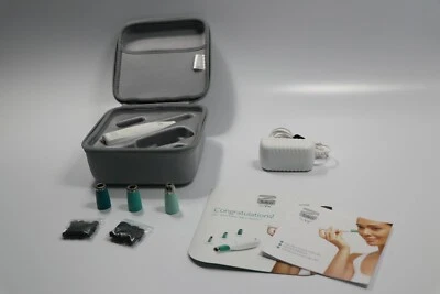 Dispositivo de exfoliación Silk'n ReVit Microderm con estuche de transporte Foto 1 de 4