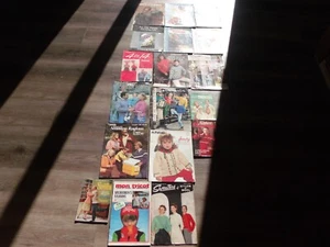 LOTE COLECCIONABLE DE 17 SUÉTERES, SOMBREROS GUANTES ROPA REVISTAS DE PUNTO - Imagen 1 de 3