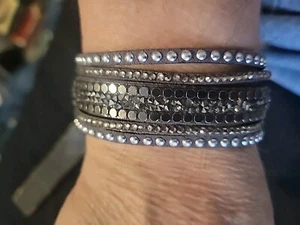 Pulsera de cuero con tachuelas de 5 hilos 8,25" POR paparazzi - Imagen 1 de 4