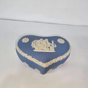 Portagioie con coperchio in ceramica a forma di cuore blu bambino diaspro Wedgewood vintage - Foto 1 di 11