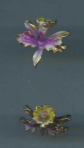 MINIATURE ENAMEL ORCHID ON METAL ANTIQUE BUTTONS 32L - 13/16" - 20mm  (B107) Cover