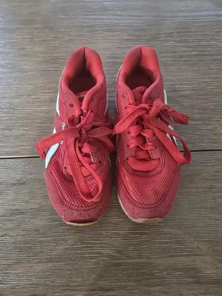 Tênis Reebok Vermelho Infantil Tamanho 1 | Sapatos Clássicos de Malha e Camurça Low-Top - Imagem 1 de 4