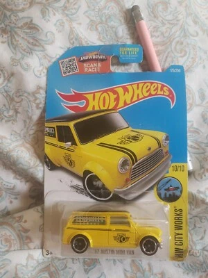 Минивэн Hot Wheels 67 Austin - Изображение 1 из 2