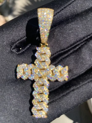 Colgante de eslabones cubanos moissanita enchapado en oro de 18k plata de ley 925 3,00 quilates Foto 1 de 4