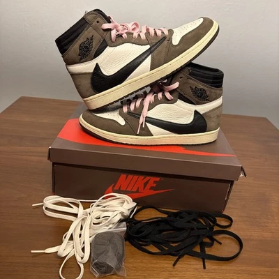 Talla 10.5 - Jordan 1 Retro OG x Travis Scott High Mocha Foto 1 de 4