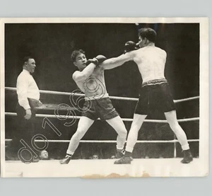 C Burman PUNCHES B Treest BOXING MATCH Jab KO FIGHT Sports 1936 Press Photo - Picture 1 of 2