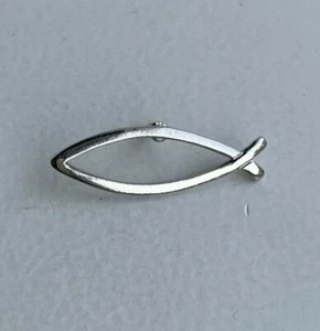 Fish Christian God Christ Jesus Holy Spirit Ichthus Silver Toned Hat Lapel Pin - Bild 1 von 12