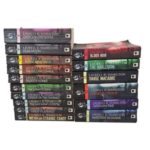 Anita Blake Cazadora de Vampiros x 16 Pb Libros 1 - 15 + Micah & Strange Candy Omnibus - Imagen 1 de 20