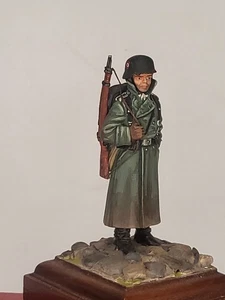 VINTAGE Valiant Miniatures 54mm SOLDADO ALEMÁN PINTADO - Imagen 1 de 5