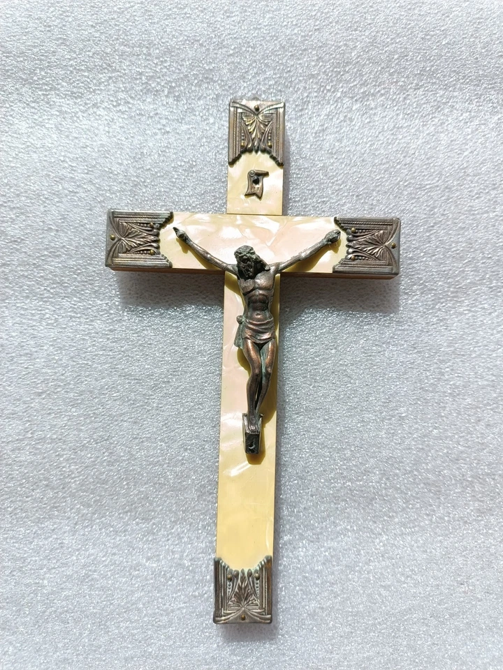 CROCEFISSO IN MADREPERLA E ARGENTO - Immagine 1 di 1