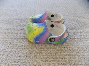 LITTLE KIDS TODDLER CLASSIC CROCS C5 CLOGS SHOES SPRAY TIE DYE RAINBOW GIRLS - Picture 1 of 8