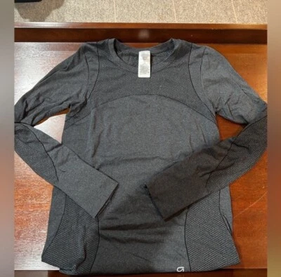 Gap Fit Athletic Long Sleeve T-shirt Motion Collection Size Medium Breathable  - Image 1 of 4
