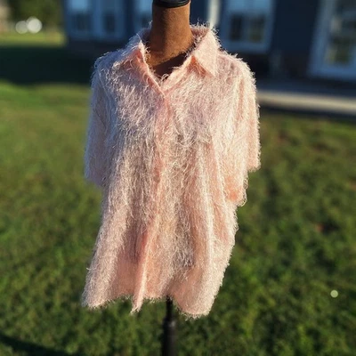 Blusa De Colección Selene Sport "Fuzzy" Rosa Abotonada, Talla M Foto 1 de 4