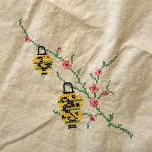 Square Tablecloth Cross-stitch Chinese Lanterns & Flowers Cream Yellow Vintage - Picture 1 of 11