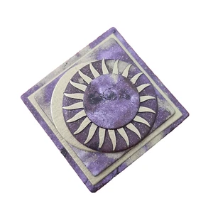 Broche Celestial Whimsigoth Púrpura Dorado Papel Collage Declaración Ecléctico Años 90 De Colección - Imagen 1 de 6