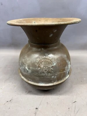 Tapón de corte de tabaco para masticar marca Redskin vintage - escupitaja de latón vintage en relieve Foto 1 de 4