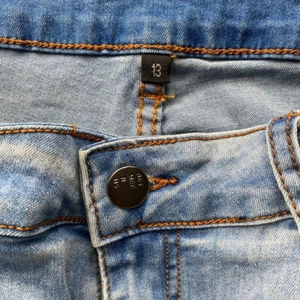 BETWEEN US MIDRISE JEAN SHORTS WITH WHITE FAUX PEARLS SIZE 13 - Picture 1 of 1