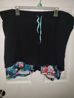 Pantalones cortos negros para mujer Ideology Performance con pantalones cortos florales de motociclista debajo. Talla 3x Foto 1 de 4