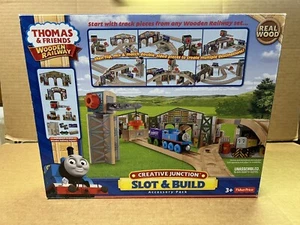 Thomas und seine Freunde Holzeisenbahn Creative Junction Slot and Build NEU VERSIEGELT - Bild 1 von 7