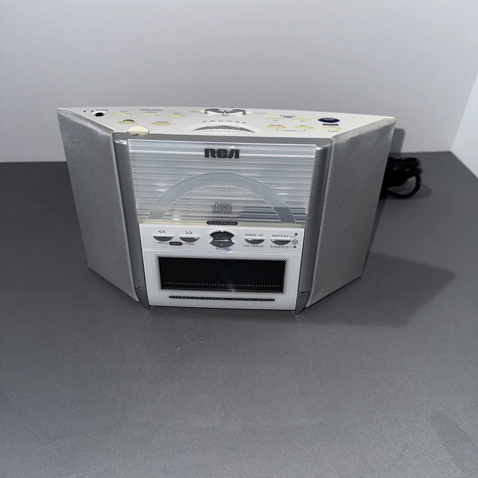 RCA / Compact CD Player / AM/FM Radio / Alarm Clock / RP3750A Tested - Image 1 of 4